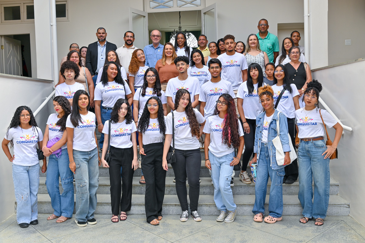Conquista: Câmara de Vereadores homenageia aprovados em universidade por meio de cursinho gratuito