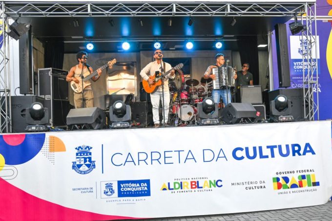 Carreta da Cultura leva atrações juninas para distritos de Vitória da Conquista