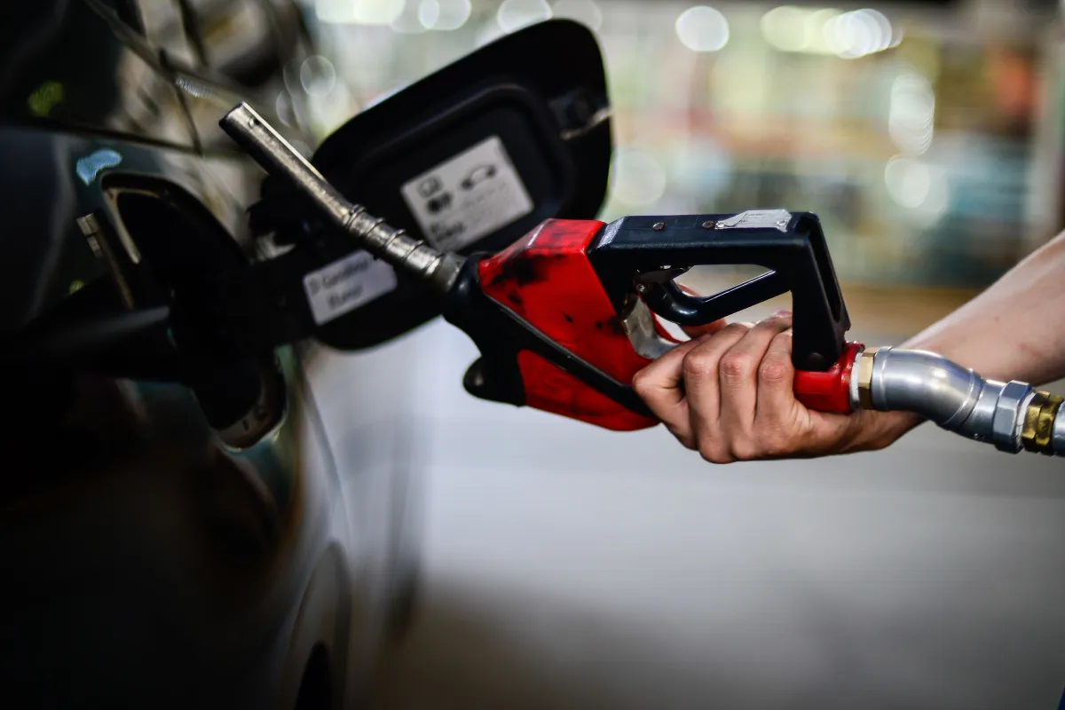 Governo anuncia aumento da mistura de etanol na gasolina